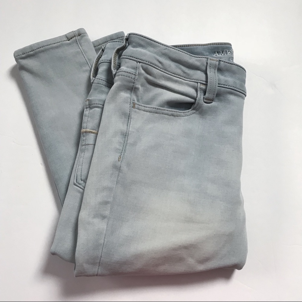 American Eagle Light Wash Denim Jeans